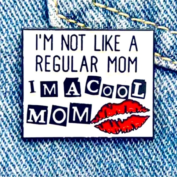 Jewelry - Cute mom fashion pins and key chain bundle 🖤♥️